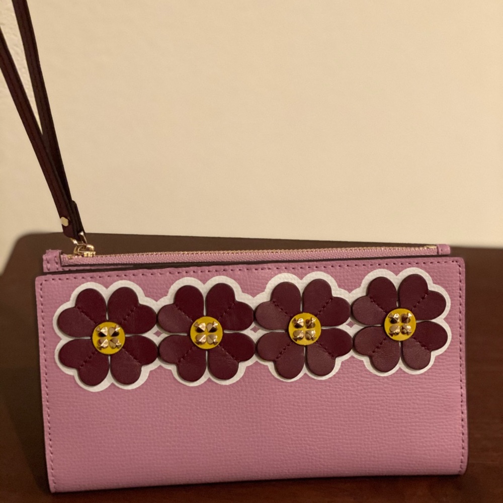 🔥SALE🔥Kate Spade large continental wristlet - Picture 3 of 8